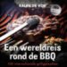 Omslag van het kookboek Een wereldreis rond de BBQ van Ralph de Kok met luxe hardcover en wereldkaartdesign.