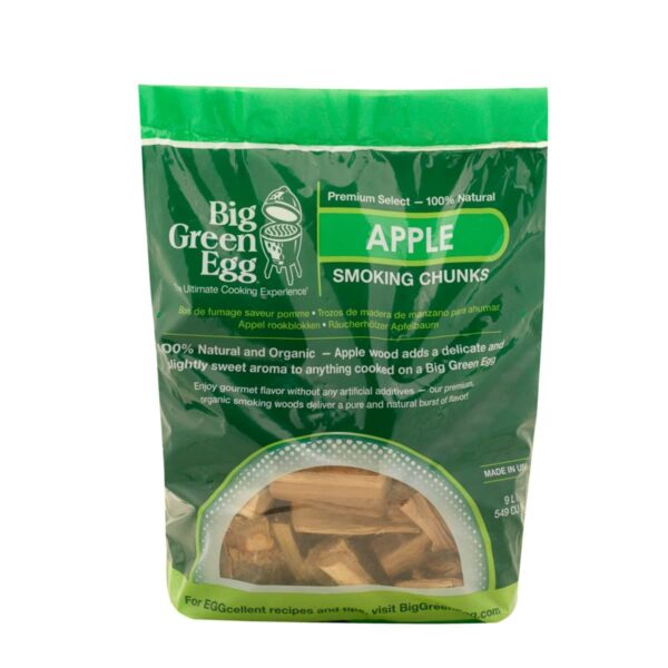Houtchunks Apple als smaakmakers in de Big Green Egg.